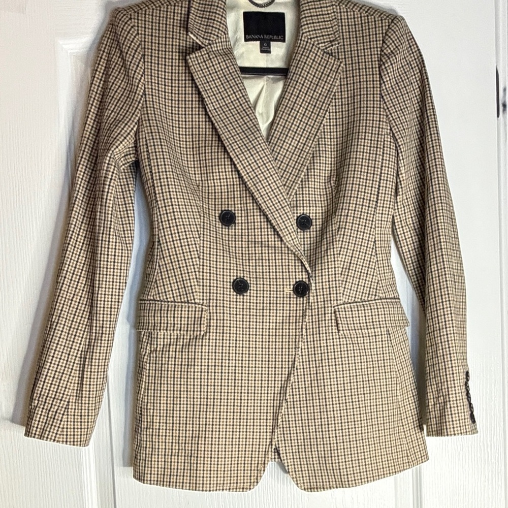 Banana Republic Tan and Brown Checkered Blazer - Picture 2 of 7